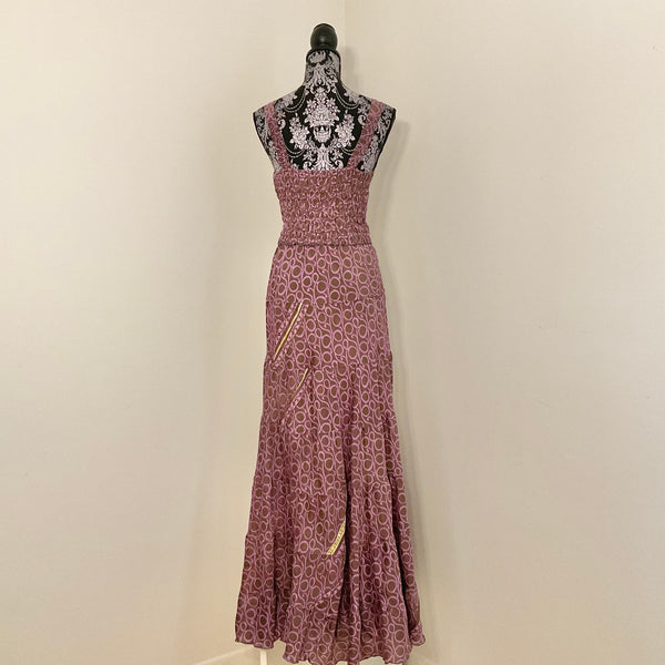 Robe Carmen en sari recyclé - Spirales avec accents dorés