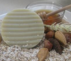 Savon naturel à l'avoine, miel, et noix